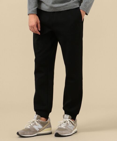 SHIPS（シップス）の「【WEB限定】SHIPS: ワンポイント ロゴ バルキー ポンチ ジョガー パンツ（その他パンツ・メンズ・ブラック/チャコールグレー/オリーブ/ネイビー・S/M/L/XL/XXL）」の21枚目の写真