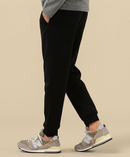 SHIPS（シップス）の「【WEB限定】SHIPS: ワンポイント ロゴ バルキー ポンチ ジョガー パンツ（その他パンツ・メンズ・ブラック/チャコールグレー/オリーブ/ネイビー・S/M/L/XL/XXL）」の22枚目の写真