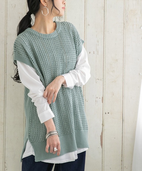 osharewalker（オシャレウォーカー）の「『ケーブル×メッシュニットベスト』（ベスト・レディース・グレイッシュブルー/ベージュ/ブラック・FREE）」の3枚目の写真