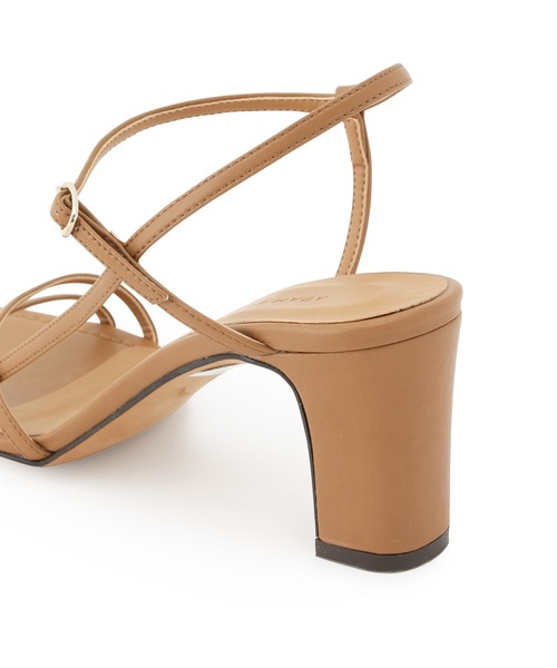 ADAM ET ROPE'（アダムエロペ）の「アシメラインストラップサンダル（サンダル・レディース・オフホワイト/キャメル/ピンク・22.5cm/23.0cm/23.5cm/24.0cm/24.5cm）」の15枚目の写真