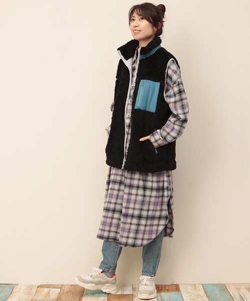 チチカカ（チチカカ）の「シャギーボア配色ベスト 【ユニセックス】（ベスト・メンズ・ブラック/オフホワイト・MEDIUM/LARGE）」の8枚目の写真