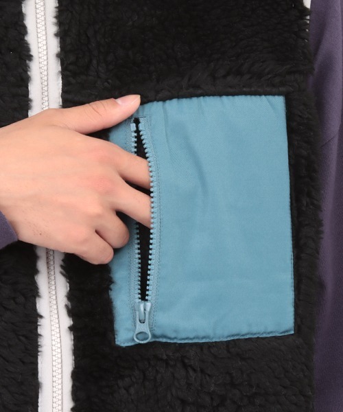 チチカカ（チチカカ）の「シャギーボア配色ベスト 【ユニセックス】（ベスト・メンズ・ブラック/オフホワイト・MEDIUM/LARGE）」の17枚目の写真