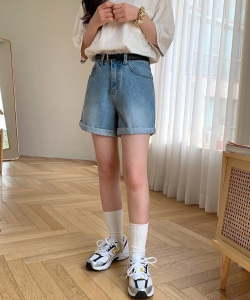 muahmuah(ムーアムーア)の「『muah muah/ムーアムーア』BASIC ROLL-UP DENIM HALF PANTS/ベーシック ロールアップ ショートデニムパンツ(デニムパンツ・レディース・ブラック/ブルー/ライトブルー・S/M)」の15枚目の写真