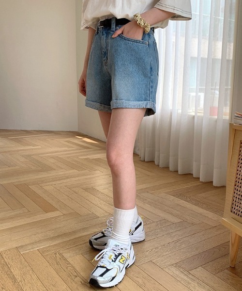 muahmuah(ムーアムーア)の「『muah muah/ムーアムーア』BASIC ROLL-UP DENIM HALF PANTS/ベーシック ロールアップ ショートデニムパンツ(デニムパンツ・レディース・ブラック/ブルー/ライトブルー・S/M)」の16枚目の写真