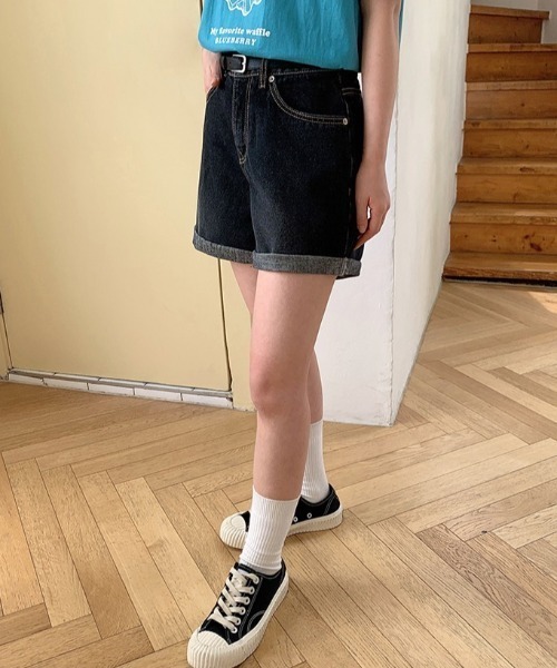 muahmuah(ムーアムーア)の「『muah muah/ムーアムーア』BASIC ROLL-UP DENIM HALF PANTS/ベーシック ロールアップ ショートデニムパンツ(デニムパンツ・レディース・ブラック/ブルー/ライトブルー・S/M)」の9枚目の写真