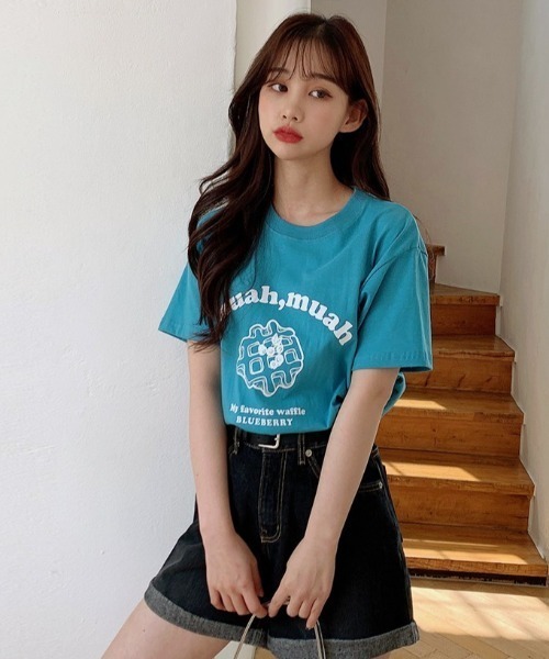 muahmuah(ムーアムーア)の「『muah muah/ムーアムーア』BASIC ROLL-UP DENIM HALF PANTS/ベーシック ロールアップ ショートデニムパンツ(デニムパンツ・レディース・ブラック/ブルー/ライトブルー・S/M)」の4枚目の写真