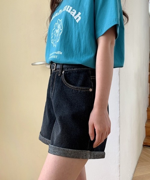 muahmuah(ムーアムーア)の「『muah muah/ムーアムーア』BASIC ROLL-UP DENIM HALF PANTS/ベーシック ロールアップ ショートデニムパンツ(デニムパンツ・レディース・ブラック/ブルー/ライトブルー・S/M)」の8枚目の写真