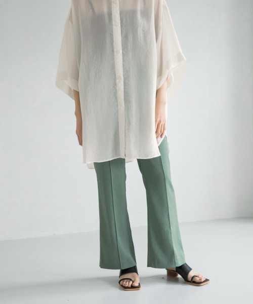 LOWRYS FARM（ローリーズファーム）の「イージーフレアパンツ　953007（スラックス・レディース・チャコールグレー/ベージュ/ピンク/ライム・SMALL/MEDIUM/LARGE）」の3枚目の写真