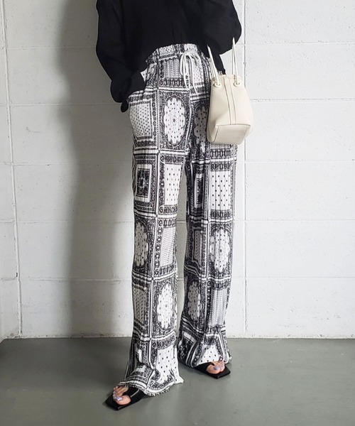 me+em select(ミームセレクト)の「ペイズリースリットプリーツパンツ【数量限定】(その他パンツ・レディース・ブラック/アイボリー・FREE)」の3枚目の写真