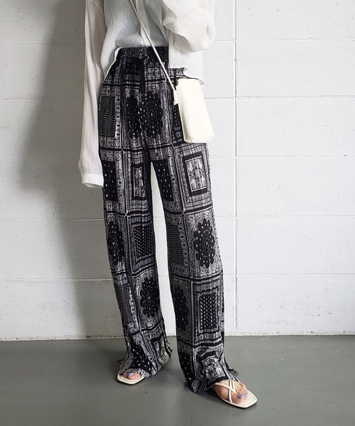 me+em select(ミームセレクト)の「ペイズリースリットプリーツパンツ【数量限定】(その他パンツ・レディース・ブラック/アイボリー・FREE)」の6枚目の写真