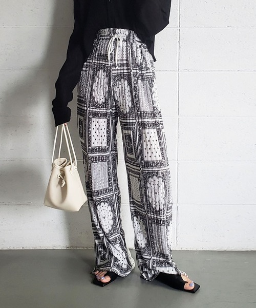 me+em select(ミームセレクト)の「ペイズリースリットプリーツパンツ【数量限定】(その他パンツ・レディース・ブラック/アイボリー・FREE)」の4枚目の写真