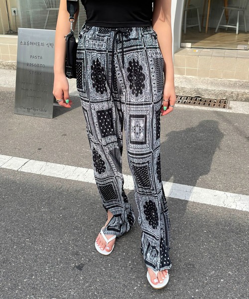 me+em select(ミームセレクト)の「ペイズリースリットプリーツパンツ【数量限定】(その他パンツ・レディース・ブラック/アイボリー・FREE)」の9枚目の写真