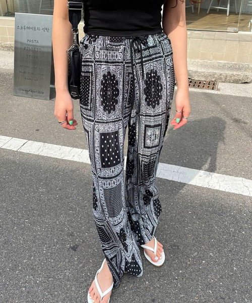 me+em select(ミームセレクト)の「ペイズリースリットプリーツパンツ【数量限定】(その他パンツ・レディース・ブラック/アイボリー・FREE)」の10枚目の写真