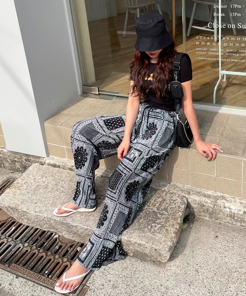 me+em select(ミームセレクト)の「ペイズリースリットプリーツパンツ【数量限定】(その他パンツ・レディース・ブラック/アイボリー・FREE)」の16枚目の写真