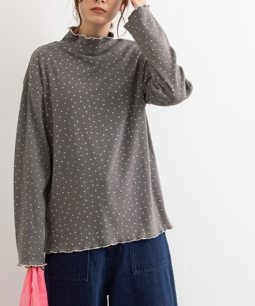 POU DOU DOU(プードゥドゥ)の「小花柄フライスタートルトップス(Tシャツ/カットソー・レディース・アイボリー/ダークグレー・3)」の2枚目の写真