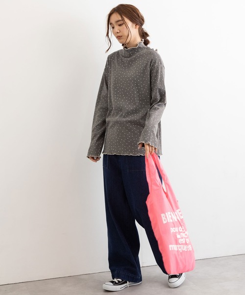 POU DOU DOU(プードゥドゥ)の「小花柄フライスタートルトップス(Tシャツ/カットソー・レディース・アイボリー/ダークグレー・3)」の6枚目の写真