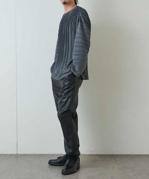 Lui's(ルイス)の「プリーツ ビッグシルエットカットソー(スウェット・メンズ・ブラック/グレー・FREE)」の5枚目の写真