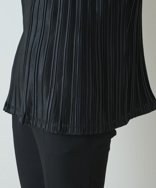 Lui's(ルイス)の「プリーツ ビッグシルエットカットソー(スウェット・メンズ・ブラック/グレー・FREE)」の4枚目の写真