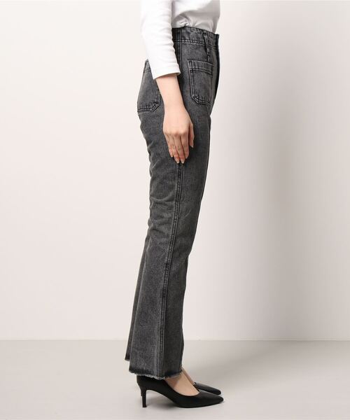 ems excite(エムズエキサイト)の「カットオフフレアパンツ(その他パンツ・レディース・ケミカルウォッシュ/ブラック/アイボリー/インディゴブルー・FREE)」の6枚目の写真