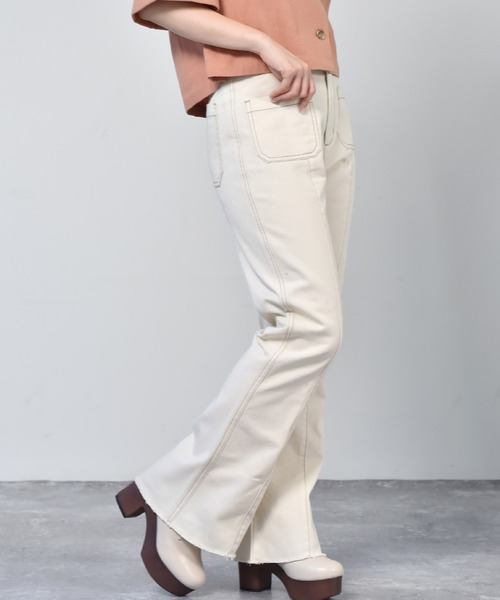 ems excite(エムズエキサイト)の「カットオフフレアパンツ(その他パンツ・レディース・ケミカルウォッシュ/ブラック/アイボリー/インディゴブルー・FREE)」の13枚目の写真