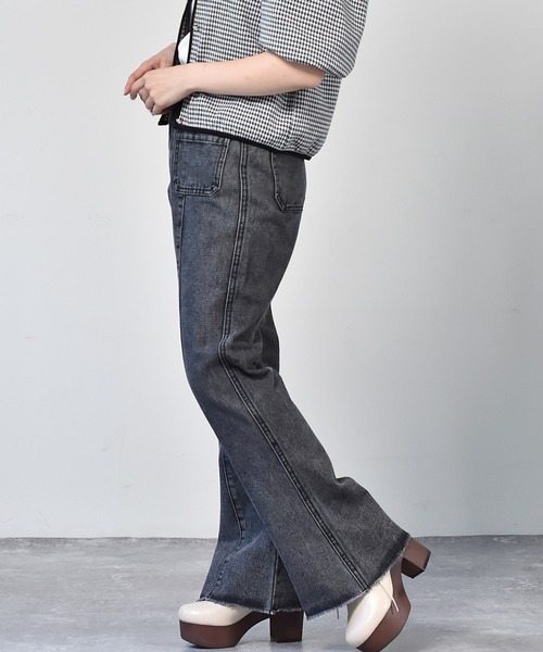 ems excite(エムズエキサイト)の「カットオフフレアパンツ(その他パンツ・レディース・ケミカルウォッシュ/ブラック/アイボリー/インディゴブルー・FREE)」の15枚目の写真