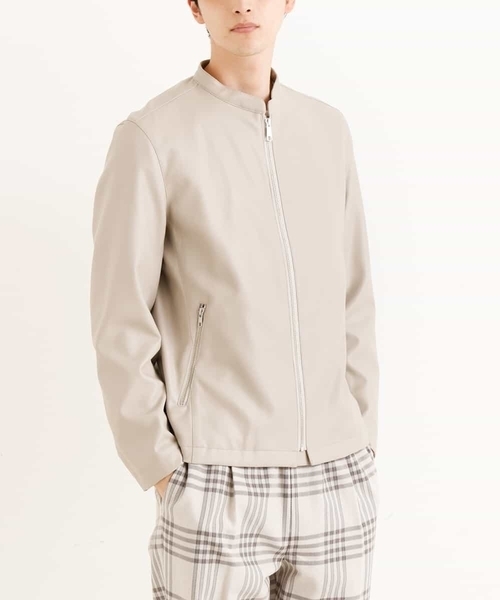 a.v.v(アーヴェヴェ)の「【洗濯機で洗える】フェイクレザーショートブルゾン(ライダースジャケット・メンズ・ライトグレー/ブラック・46/48)」の14枚目の写真