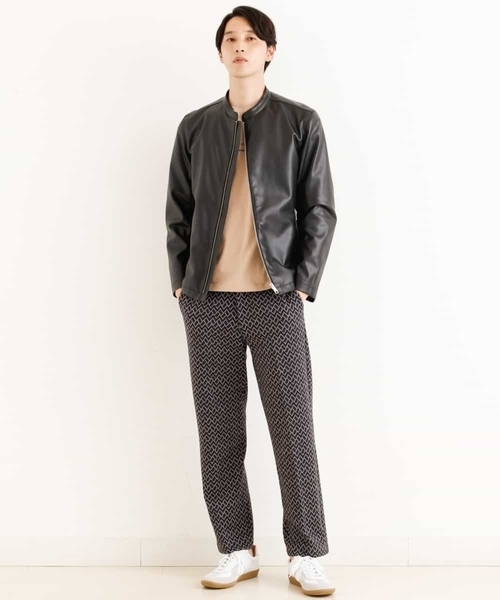 a.v.v(アーヴェヴェ)の「【洗濯機で洗える】フェイクレザーショートブルゾン(ライダースジャケット・メンズ・ライトグレー/ブラック・46/48)」の7枚目の写真