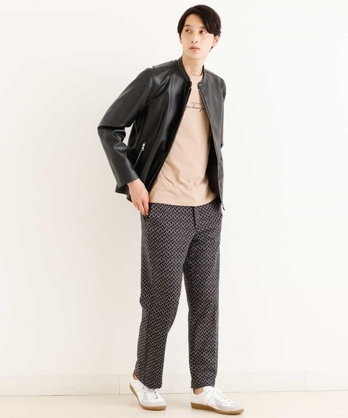 a.v.v(アーヴェヴェ)の「【洗濯機で洗える】フェイクレザーショートブルゾン(ライダースジャケット・メンズ・ライトグレー/ブラック・46/48)」の12枚目の写真