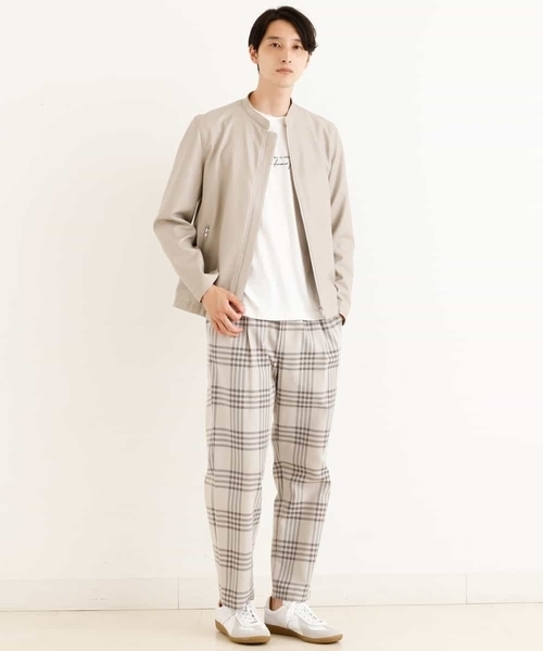 a.v.v(アーヴェヴェ)の「【洗濯機で洗える】フェイクレザーショートブルゾン(ライダースジャケット・メンズ・ライトグレー/ブラック・46/48)」の10枚目の写真