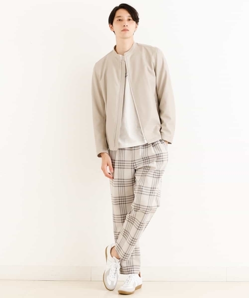 a.v.v(アーヴェヴェ)の「【洗濯機で洗える】フェイクレザーショートブルゾン(ライダースジャケット・メンズ・ライトグレー/ブラック・46/48)」の17枚目の写真