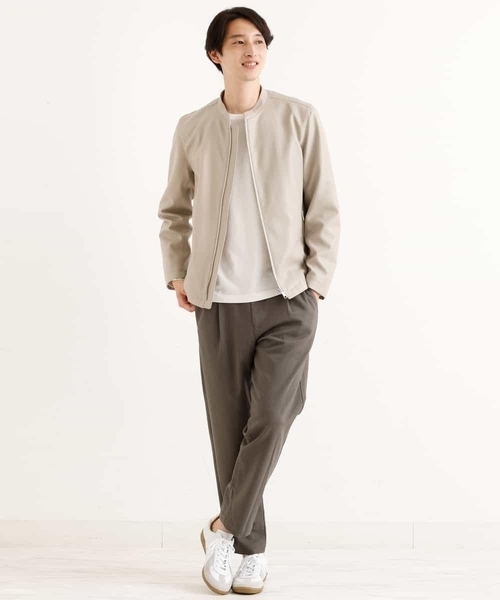 a.v.v(アーヴェヴェ)の「【洗濯機で洗える】フェイクレザーショートブルゾン(ライダースジャケット・メンズ・ライトグレー/ブラック・46/48)」の13枚目の写真