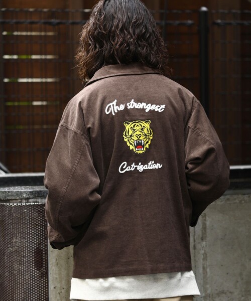 FREAK'S STORE（フリークスストア）の「WEB限定 ビッグシルエット バック刺繍 コーデュロイショートブルゾン/チェーン刺繍（ブルゾン・メンズ・ブラック/ネイビー/ブラウン/オリーブ・SMALL/MEDIUM/LARGE）」の21枚目の写真