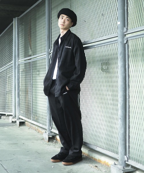 Mark Gonzales（マーク・ゴンザレス）の「Mark Gonzales / マークゴンザレス 別注 コラボ オーバーサイズ シャツ ジャケット ＆ パンツ セットアップ（セットアップ・メンズ・ブラック系その他/ブラック系その他2/ブラック系その他3/グレイッシュベージュ/ブラウン/インディゴブルー・MEDIUM/LARGE）」の2枚目の写真