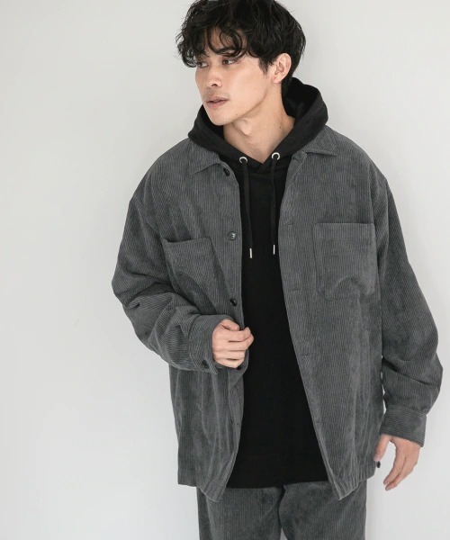 LOWRYS FARM(ローリーズファーム)の「ソフトコーデュロイシャツジャケット 255131(シャツ/ブラウス・メンズ・チャコールグレー/ダークブラウン/グリーン・MEDIUM/LARGE)」の2枚目の写真