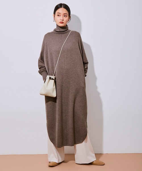 ADAM ET ROPE'（アダムエロペ）の「【アウトレット店舗・WEB限定】タートルポンチョワンピース（ワンピース・レディース・ブラック/チャコールグレー/ベージュ系その他/レッド・FREE）」の22枚目の写真