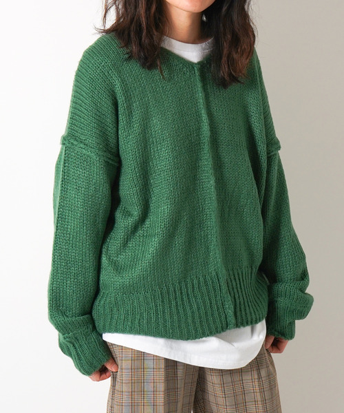 VENCEEXCHANGE（ヴァンスエクスチェンジ）の「【WEB限定】オーバーサイズVネックカラーニットプルオーバー　/ビビットカラー/深Vネック/ボリューム袖/（ニット/セーター・レディース・レッド/オフホワイト/ブルー/グリーン・FREE）」の7枚目の写真