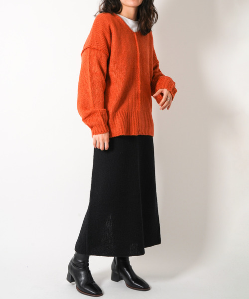 VENCEEXCHANGE（ヴァンスエクスチェンジ）の「【WEB限定】オーバーサイズVネックカラーニットプルオーバー　/ビビットカラー/深Vネック/ボリューム袖/（ニット/セーター・レディース・レッド/オフホワイト/ブルー/グリーン・FREE）」の17枚目の写真