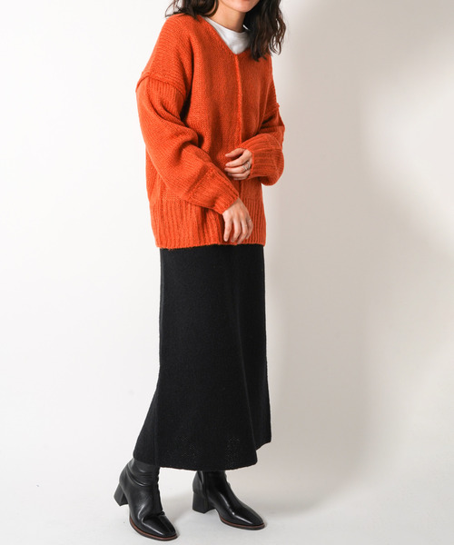 VENCEEXCHANGE（ヴァンスエクスチェンジ）の「【WEB限定】オーバーサイズVネックカラーニットプルオーバー　/ビビットカラー/深Vネック/ボリューム袖/（ニット/セーター・レディース・レッド/オフホワイト/ブルー/グリーン・FREE）」の18枚目の写真