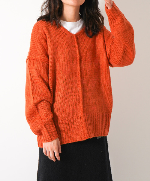 VENCEEXCHANGE（ヴァンスエクスチェンジ）の「【WEB限定】オーバーサイズVネックカラーニットプルオーバー　/ビビットカラー/深Vネック/ボリューム袖/（ニット/セーター・レディース・レッド/オフホワイト/ブルー/グリーン・FREE）」の20枚目の写真