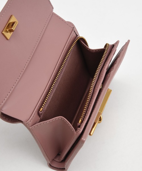 CHARLES & KEITH(チャールズ & キース)の「Huxley ハクスリー メタリックアクセントフロントフラップウォレット(財布・レディース・ブラック/マスタード/スモークピンク/ブルーグリーン・XXS)」の15枚目の写真