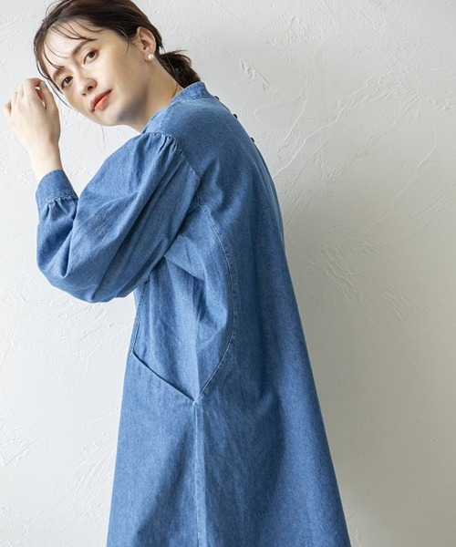 studio CLIP（スタディオクリップ）の「デニムアソートスタンドワンピース（ワンピース・レディース・オフホワイト/カーキ/ライトブルー・MEDIUM/LARGE）」の3枚目の写真