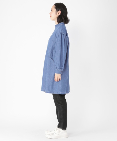 studio CLIP（スタディオクリップ）の「デニムアソートスタンドワンピース（ワンピース・レディース・オフホワイト/カーキ/ライトブルー・MEDIUM/LARGE）」の14枚目の写真