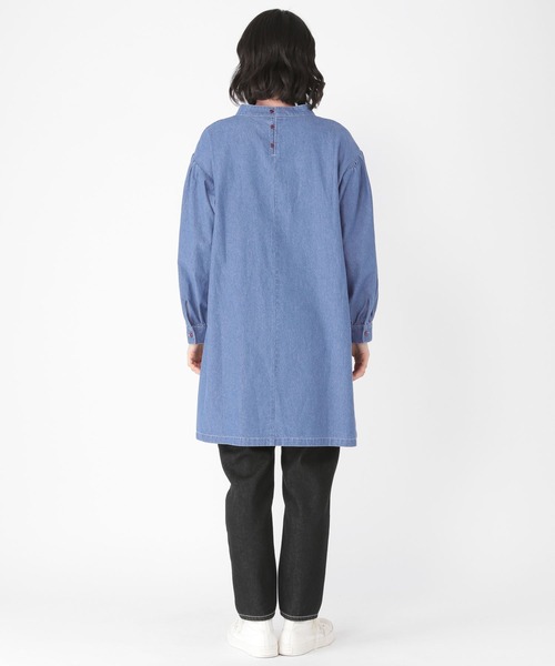 studio CLIP（スタディオクリップ）の「デニムアソートスタンドワンピース（ワンピース・レディース・オフホワイト/カーキ/ライトブルー・MEDIUM/LARGE）」の6枚目の写真