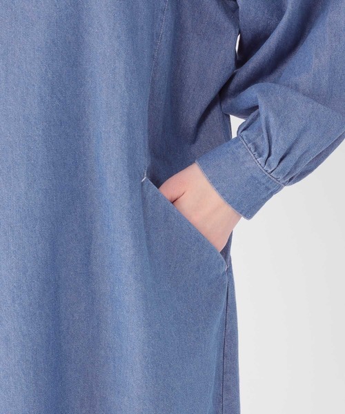 studio CLIP（スタディオクリップ）の「デニムアソートスタンドワンピース（ワンピース・レディース・オフホワイト/カーキ/ライトブルー・MEDIUM/LARGE）」の9枚目の写真