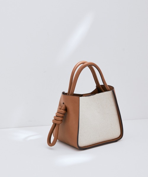 ADAM ET ROPE'（アダムエロペ）の「【一部直営店舗・WEB限定】むすびミニバッグ（ハンドバッグ・レディース・ブラック/オフホワイト/グレー系その他/キャメル・FREE）」の4枚目の写真