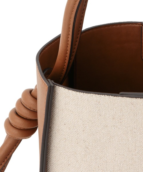 ADAM ET ROPE'（アダムエロペ）の「【一部直営店舗・WEB限定】むすびミニバッグ（ハンドバッグ・レディース・ブラック/オフホワイト/グレー系その他/キャメル・FREE）」の16枚目の写真