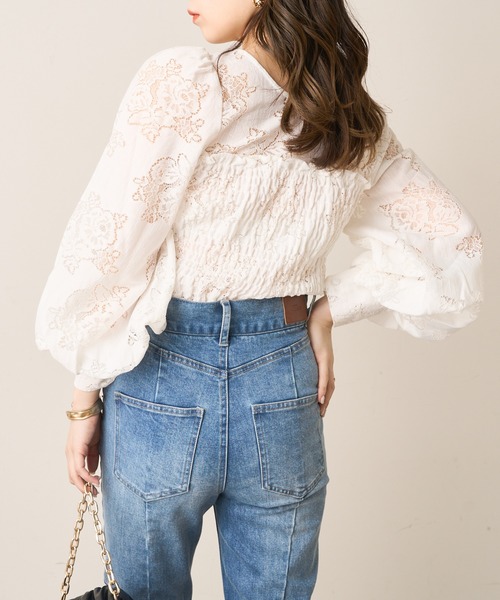 Chico（チコ）の「フロントデザインシャーリングレースブラウス（シャツ/ブラウス・レディース・ホワイト/ピンク/ブルー・FREE）」の4枚目の写真