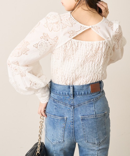 Chico（チコ）の「フロントデザインシャーリングレースブラウス（シャツ/ブラウス・レディース・ホワイト/ピンク/ブルー・FREE）」の10枚目の写真