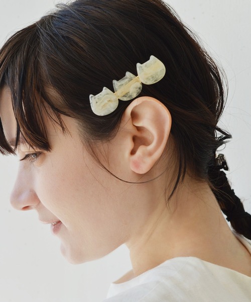 ma chere Cosette?(マシェールコゼット)の「アクリルネコヘアクリップ(バレッタ/ヘアクリップ・レディース・アイボリー/グリーン/ピンク・FREE)」の2枚目の写真