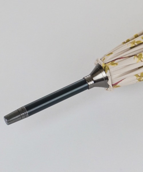 macocca（マコッカ）の「完全遮光 UVカット100% 日傘 晴雨兼用 ジャンプ傘 デザインシリーズ ボタニカル柄（長傘・レディース・ピンク/イエロー/オレンジ/ブルーグリーン・FREE）」の11枚目の写真